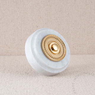 MARBRE BLANC ROND 75X20mm BOUTON ET COLLERETTE PERLEE OR
