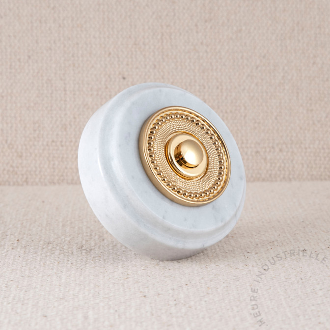 MARBRE BLANC ROND 75X20mm BOUTON ET COLLERETTE PERLEE OR MARBRE BLANC ROND 75X20mm BOUTON ET COLLERETTE PERLEE OR