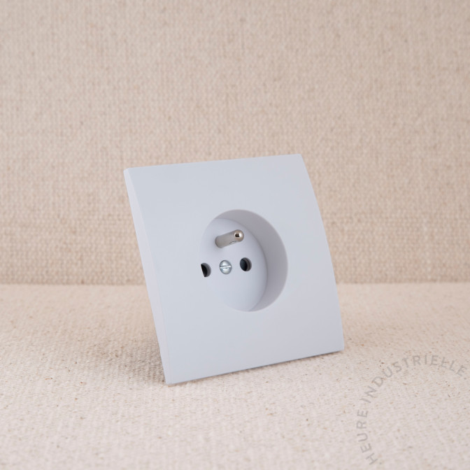 Prise de courant 2P+T simple Modelec karo blanc satin puitss blanc