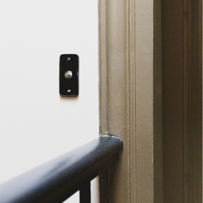 Bouton Poussoir (BP) simple Porcelaine Noire Push+Vis Chrome