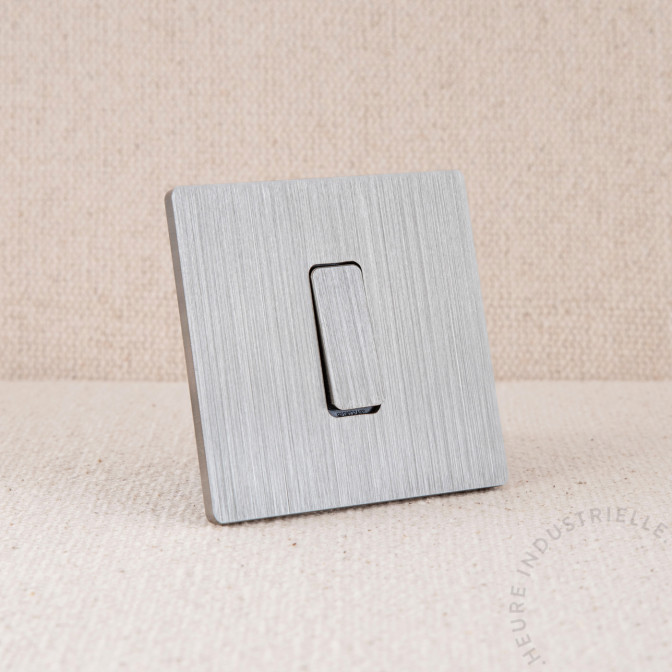 Interrupteur simple Modelec M nickel brossé touche nickel