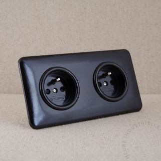 Prise de courant 2P+T THPG Bakélite noir carré