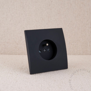 Prise de courant 2P+T simple Modelec karo noir soft touch puitss noir