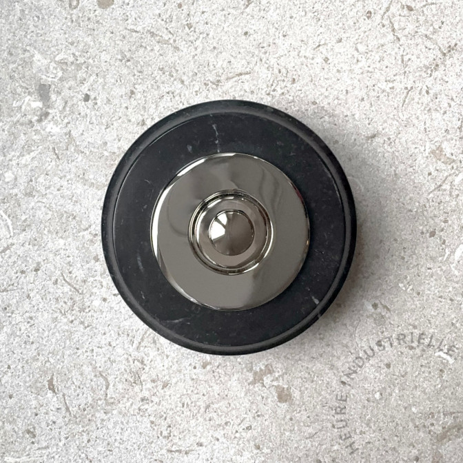 MARBRE NOIR ROND 75X20mm BOUTON ET COLLERETTE LISSE CHROME